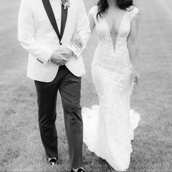 Spring 2019 Berta Wedding Dress - Picture 4 of 15